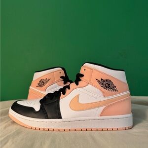 Nike air jordan 1 mid arctic Orange size 10